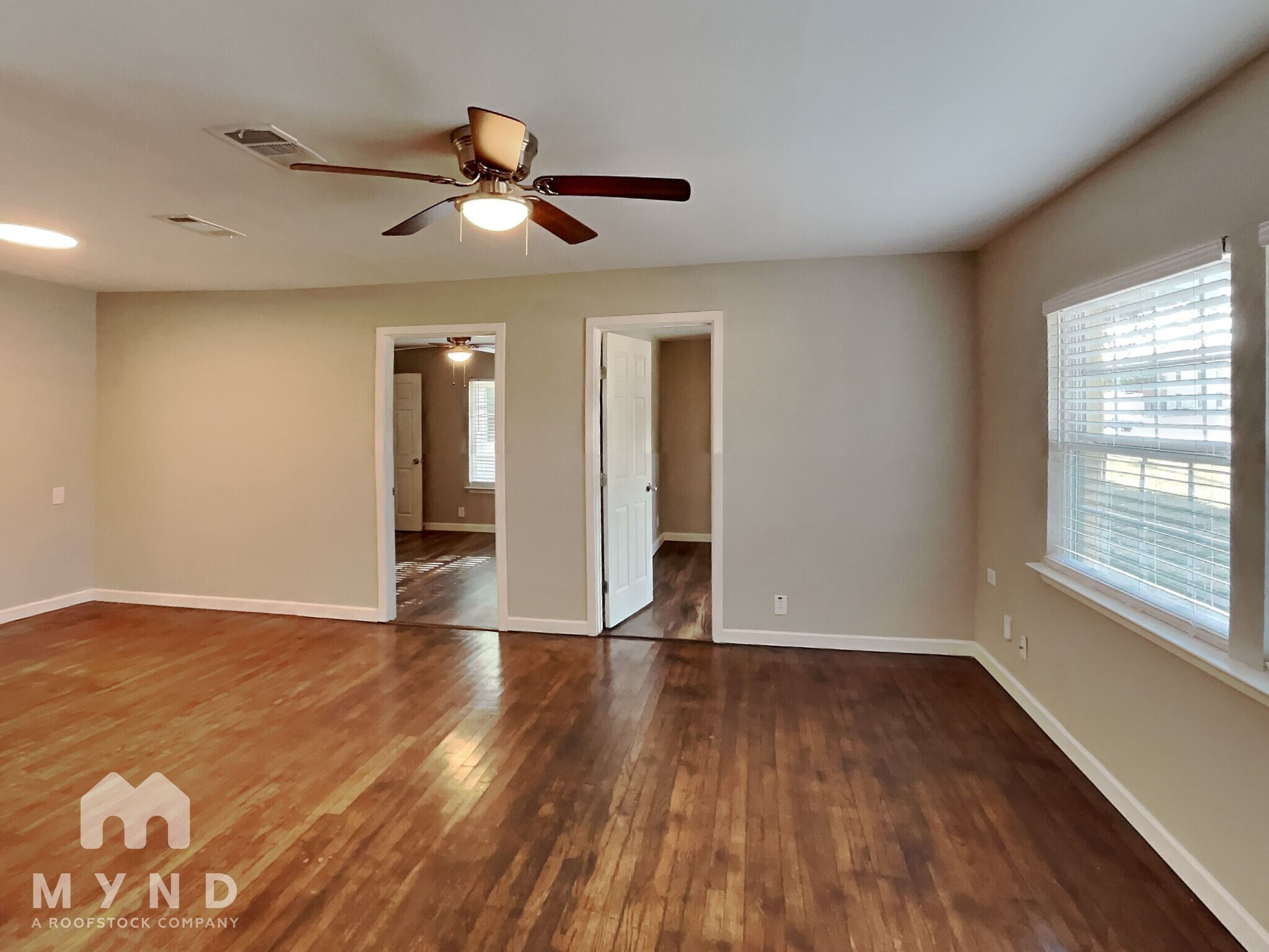 Building Photo - 512 E University Ave