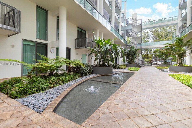 Building Photo - 6000 Collins Ave