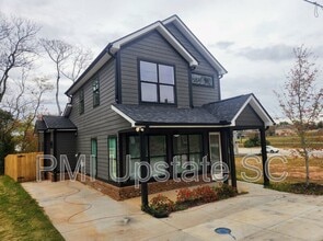 Building Photo - 6 Dean St