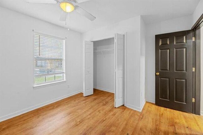 Building Photo - 4517 Eltham Park