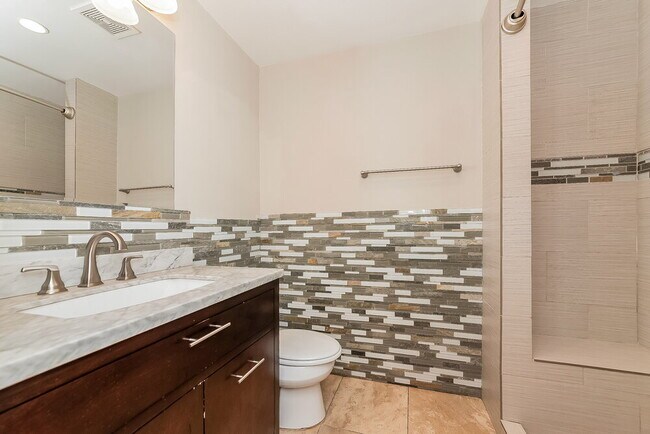 Building Photo - 1018 Brenton Leaf Dr