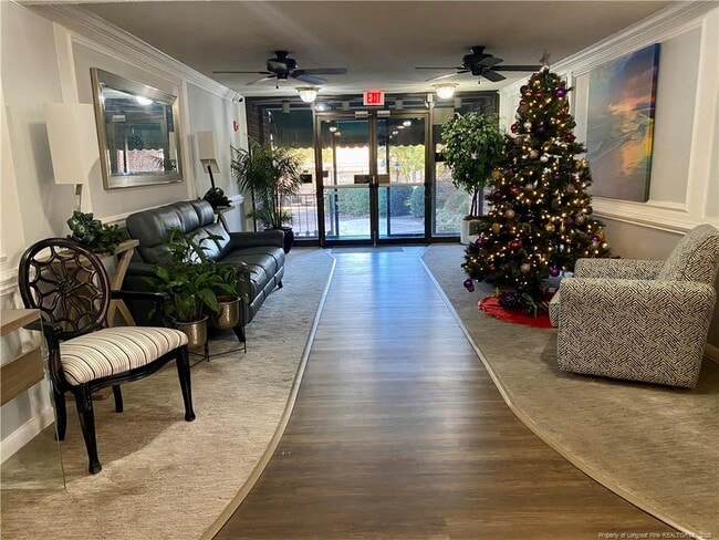 Building Photo - 1100 Clarendon St