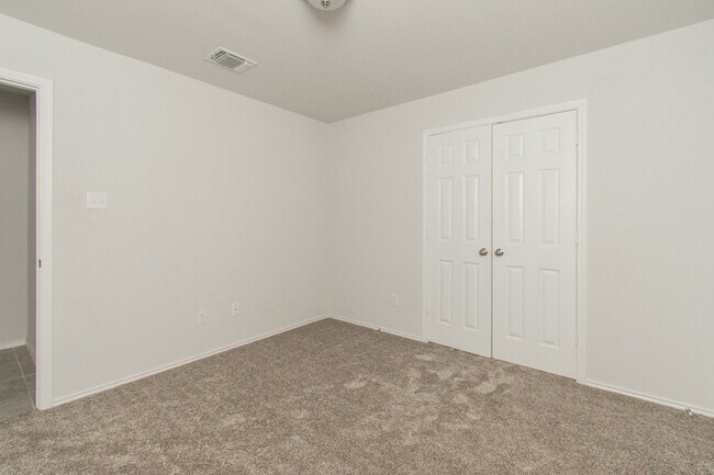 Building Photo - 9019 Stonehollow
