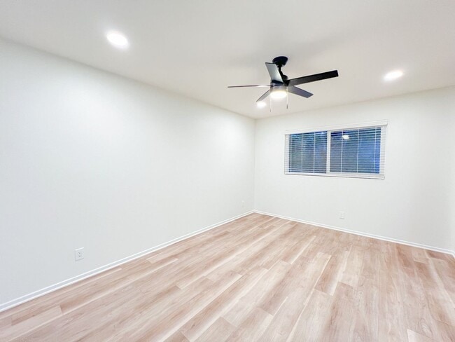 Building Photo - DELL