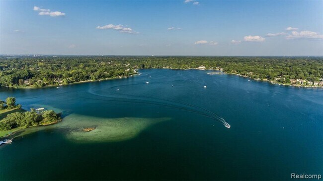 Building Photo - 5580 Sunnycrest Dr