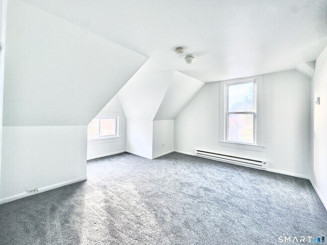 Building Photo - 44 Highview Ave