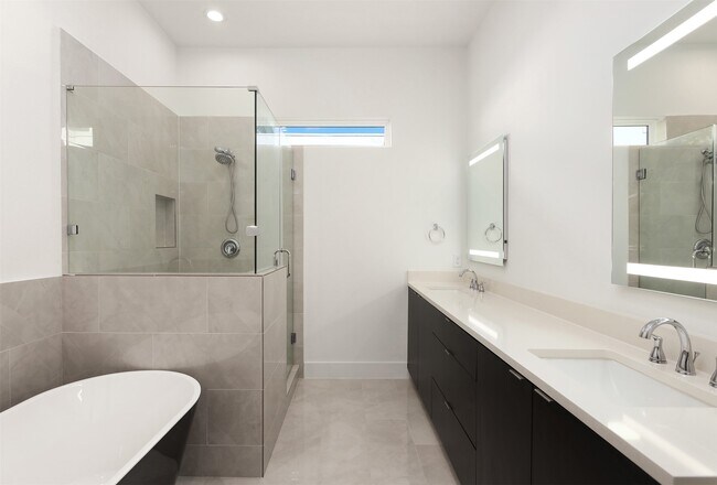 Building Photo - 500 Schweikhardt St