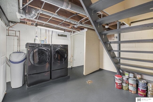 Building Photo - 5820 Walnut St