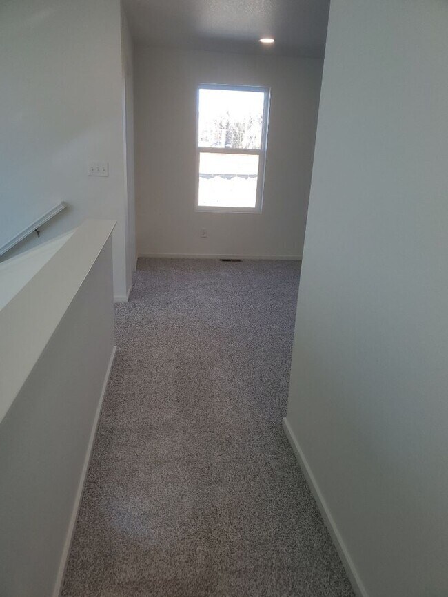 Building Photo - Spacious Home in NE Ft. Collins - Neighborhood Pools