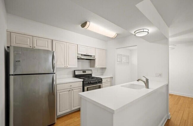 Building Photo - 2303 East Side Dr