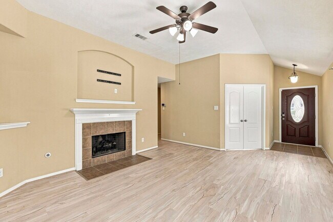 Building Photo - 5923 Deleon Trail Dr