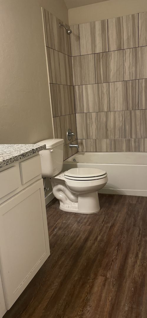 Building Photo - 5212 Oakwood Villa Ct