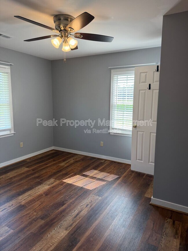 Building Photo - 6294 Simi Ct