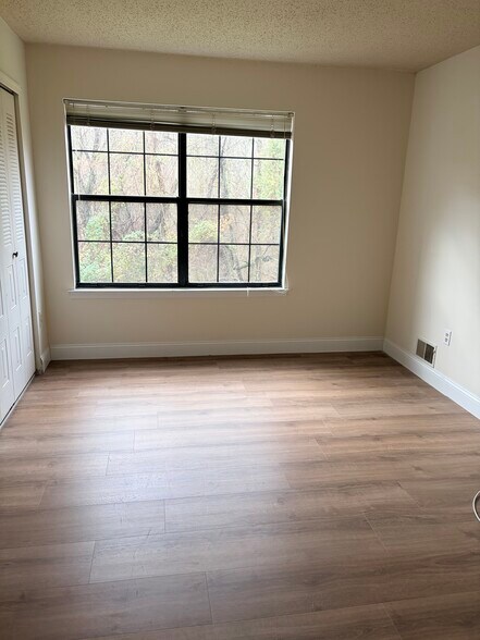 Building Photo - 127 Irving Pl