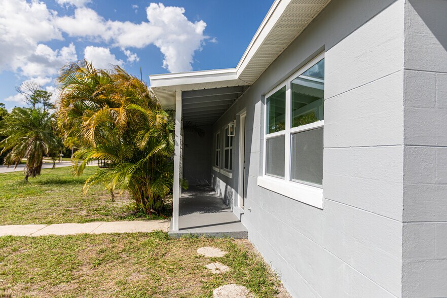 Building Photo - 3208 Pinetree St