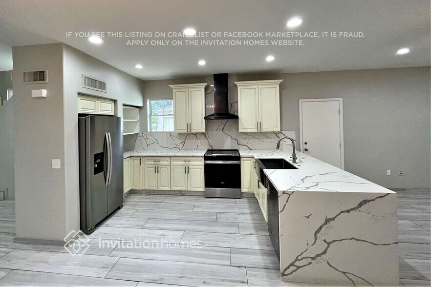 Building Photo - 1391 S Hawk Ln