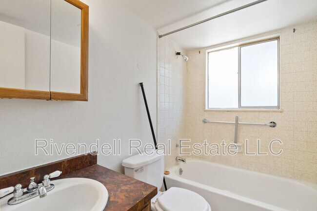 Building Photo - 373 Geneva St