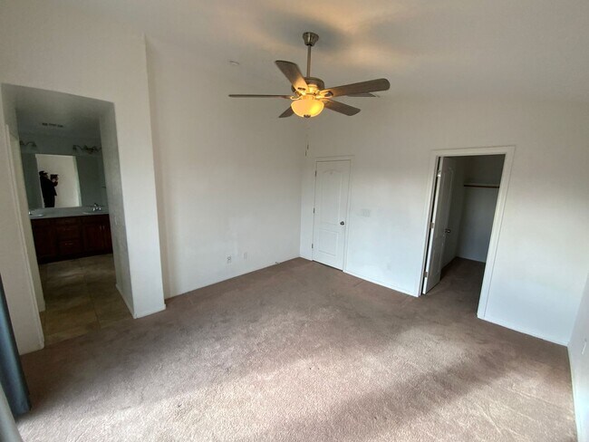 Building Photo - 3 BEDROOM HOME IN PROVIDENCE