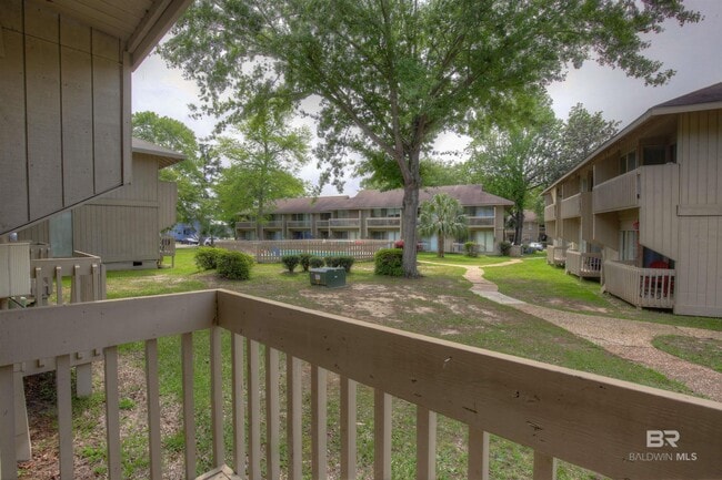 Building Photo - 1046 Sea Cliff Dr N