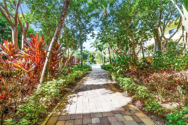 Building Photo - 150 NE 15th Ave