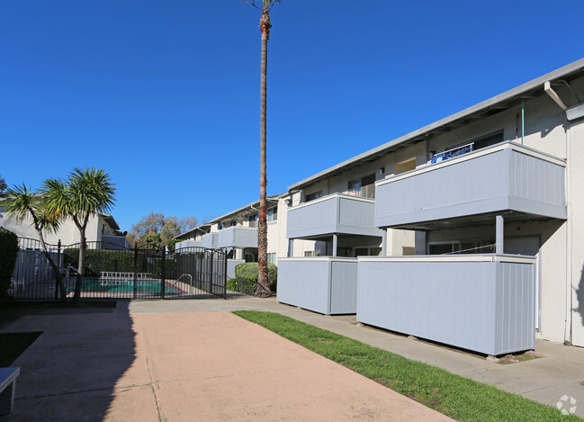 Building Photo - Country Lane Apartments