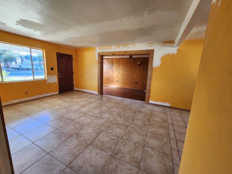 Building Photo - 4709 E Seneca St