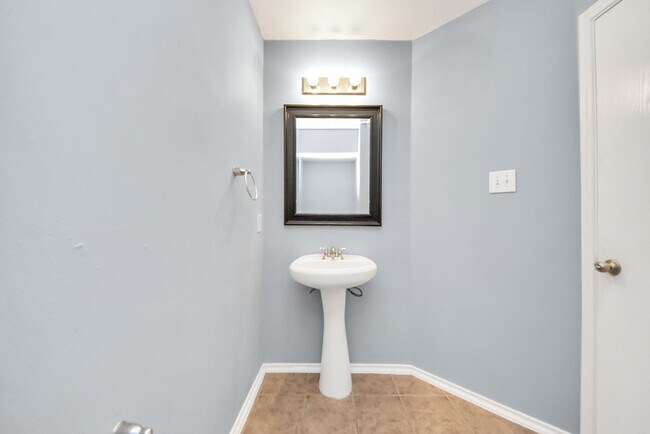 Building Photo - 14423 Hillard Green Ln