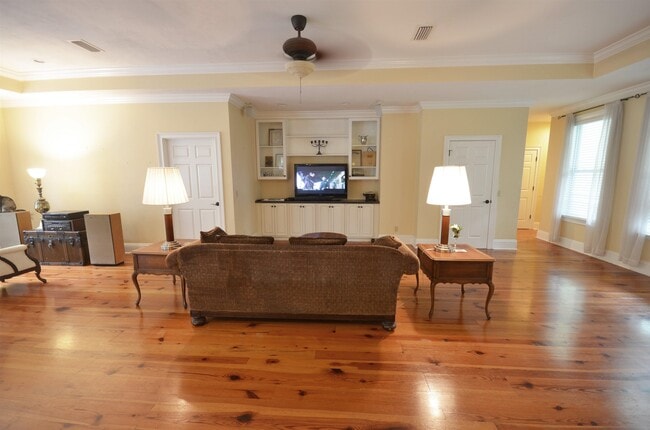 Building Photo - 2204 Altoona Dr