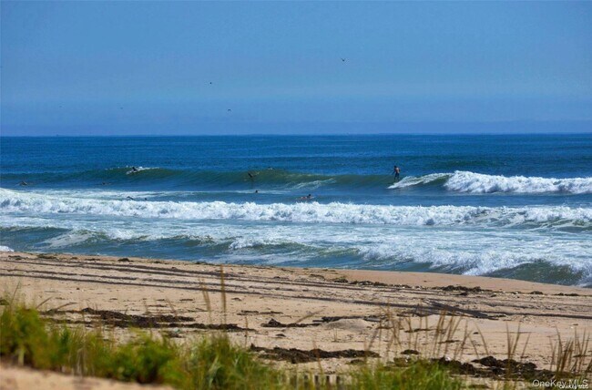 Building Photo - 29 Missapoque Ave