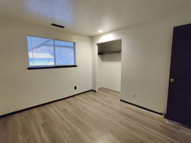 Building Photo - 1816 W 21st Ave