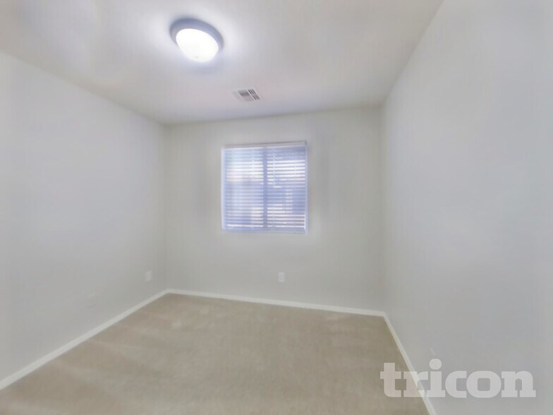 Building Photo - 4360 E Carla Vista Dr