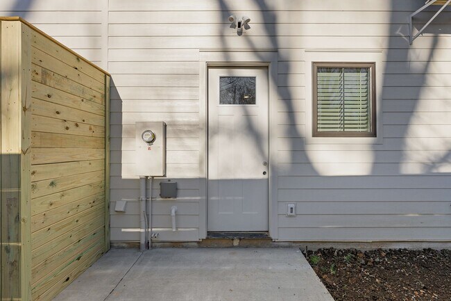 Building Photo - 1758 S Highland Park Ave