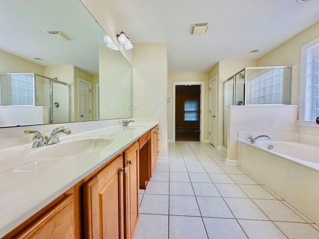 Building Photo - 5 BD, 4 BA Beautiful Wakefield Home