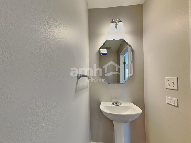 Building Photo - 1613 Gleneagle Ct