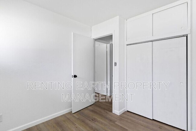 Building Photo - 9835 Winkler Dr