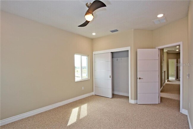 Building Photo - 1927 Greenbriar Ter