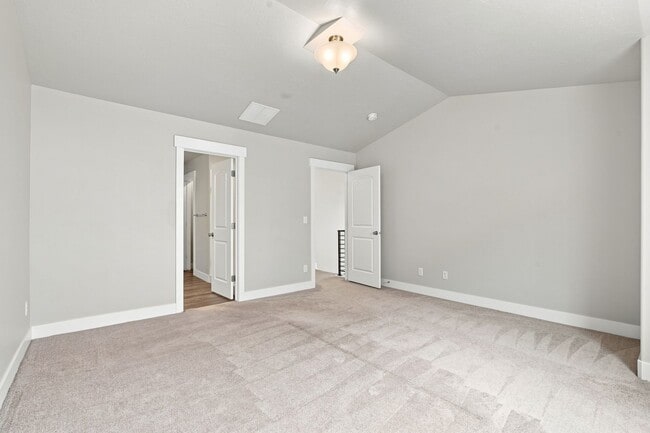 Building Photo - Great 3 Bed 3.5 Bath Townhome in Bluffdale!!