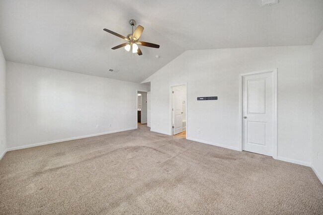 Building Photo - Beautiful 4 Bed 2 and a Half Bath Home in Charlotte!