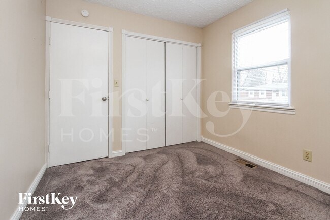 Building Photo - 1426 Moores Manor