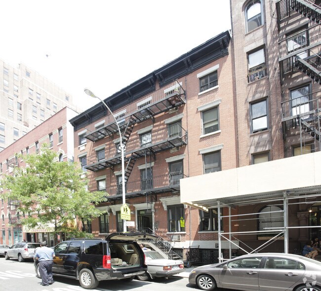 West 15th Street - 259 W 15th St