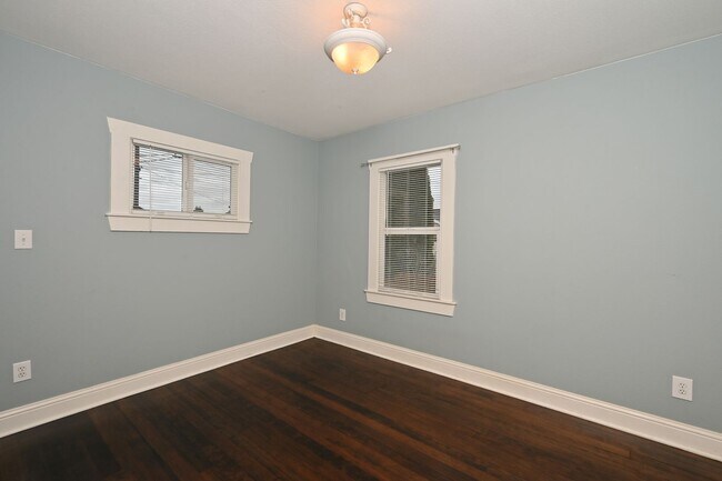 Building Photo - Charming 3 Bedroom/2 Bath Craftsman Home for Lease in Phinney/Greenlake