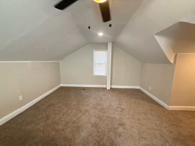 Building Photo - Freshly Renovated 3-Bedroom Home – Quality...