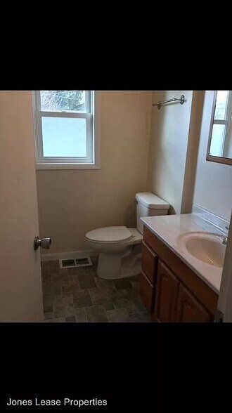 Building Photo - 508 12th St