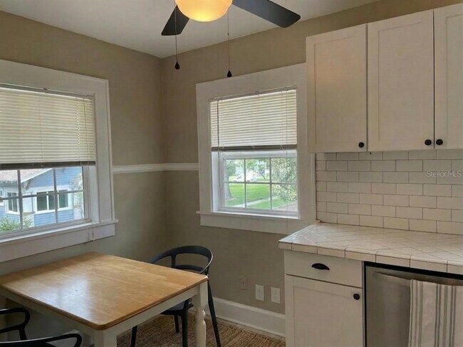 Building Photo - 1601-1611 11th St N