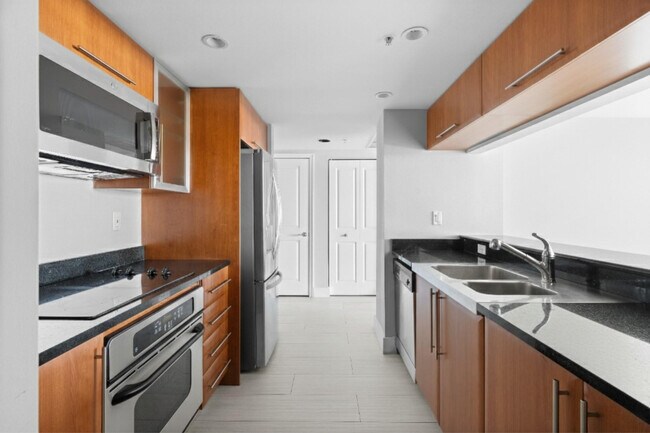 Building Photo - 610 W Las Olas Blvd