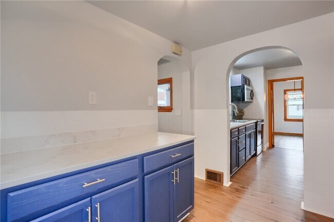 Building Photo - 740 Pershing St