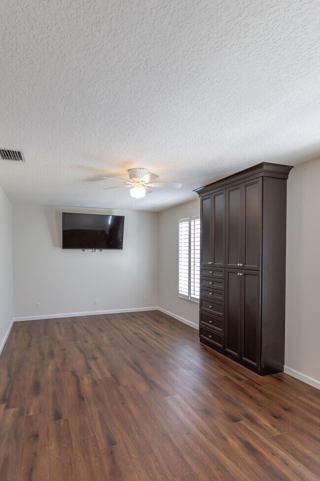 Building Photo - 13230 Running Water Rd