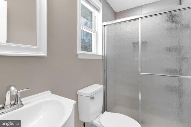 Building Photo - 383 Sollers Wharf Rd