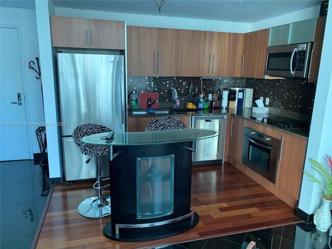 Building Photo - 300 S Biscayne Blvd