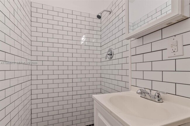 Building Photo - 259 NE 56th St